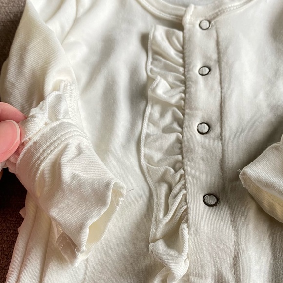 NWT Kickee Pants Ruffle Footie PJs White NB Newborn - Picture 3 of 4
